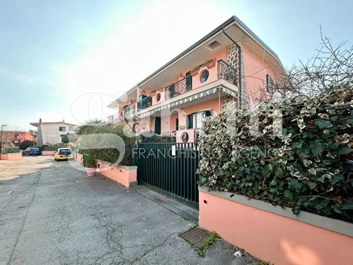 Casa con 6 locali in vendita in Via Madonna del Pantano, Giugliano In Campania