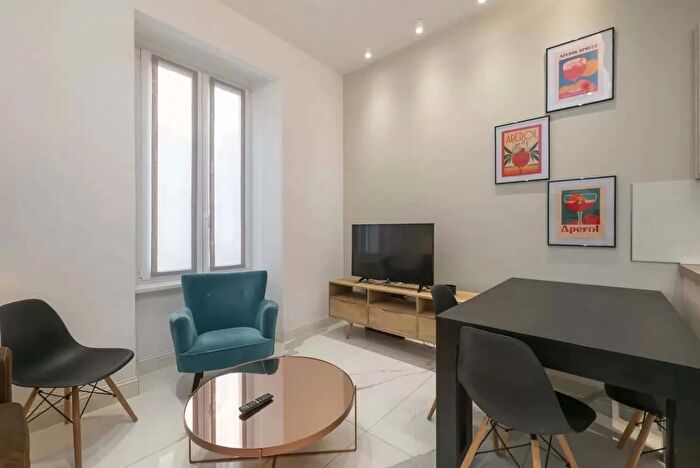 Appartamento monolocale in affitto in Via della Moscova, Milano