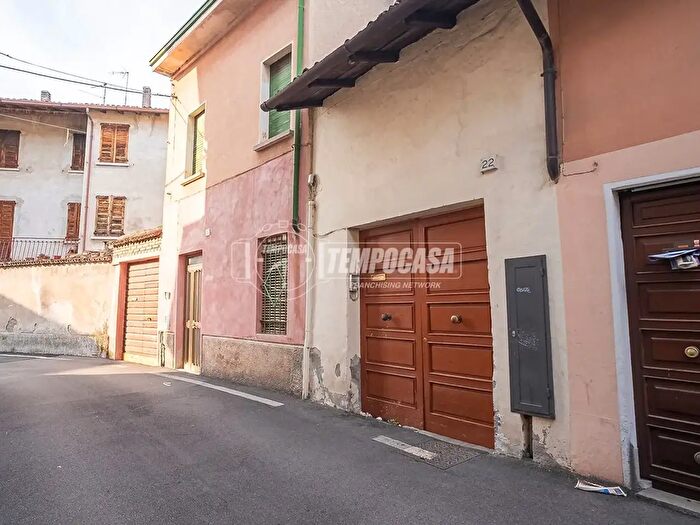 Appartamento con 5 locali in vendita in Via Treramati, Montichiari
