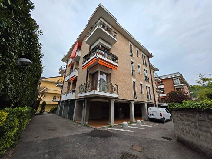 Appartamento trilocale in affitto in Via Mascherpa Luigi, Albate Muggiò, Como