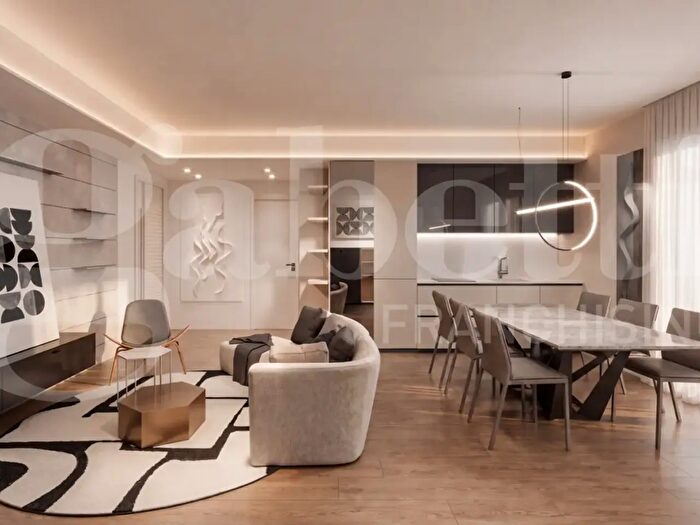Appartamento trilocale in vendita in Via Toscana, Bologna