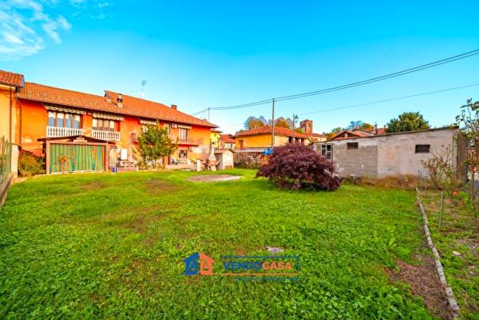 Casa con 6 locali in vendita in Via Villanova Solaro, Moretta