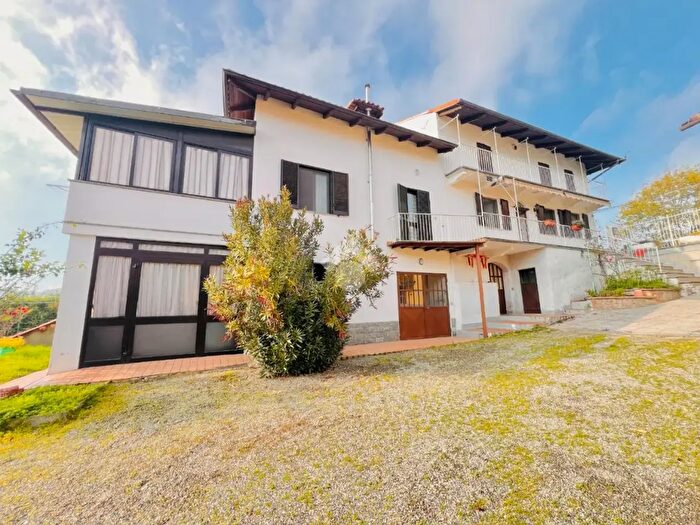 Casa con 8 locali in vendita in Via Cocconato, MorasengoTonengo