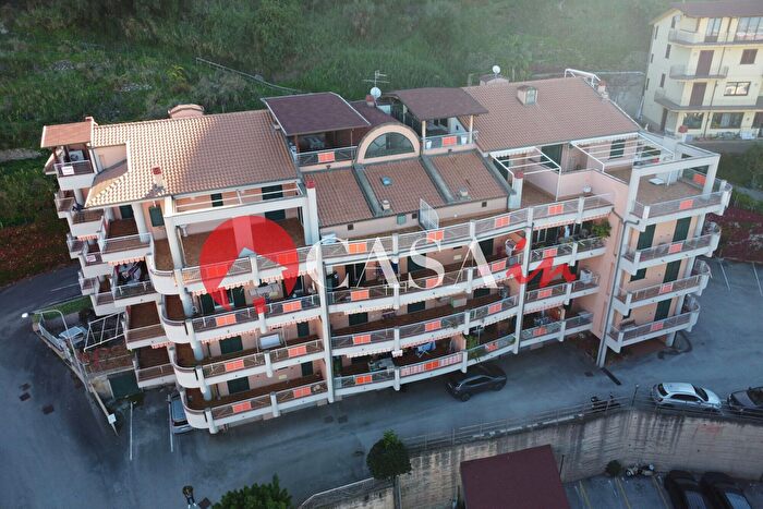 Appartamento con 6 locali in vendita in Nazionale l, Piraino