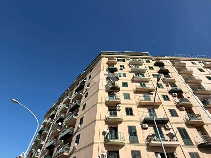 Appartamento bilocale in vendita in Piazza delle Cliniche, Palermo