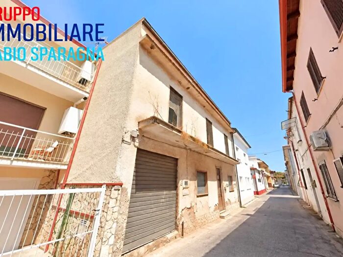Casa con 6 locali in vendita in Via Salvatore di Giacomo, Cellole