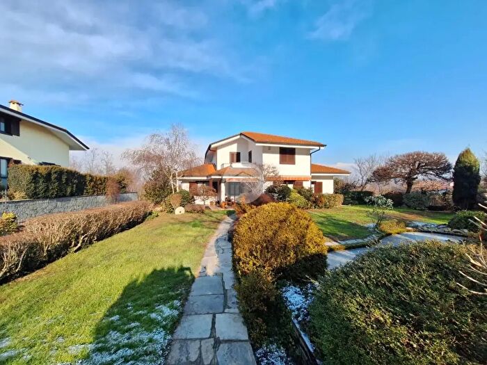 Casa con 5 locali in vendita in Via G Mazzini, Caravino