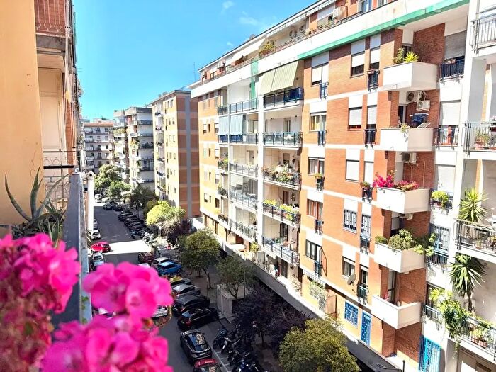 Appartamento con 6 locali in vendita in Via Sigmund Freud, Napoli