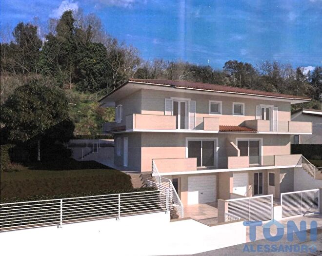 Casa con 8 locali in affitto in Capraia E Limite