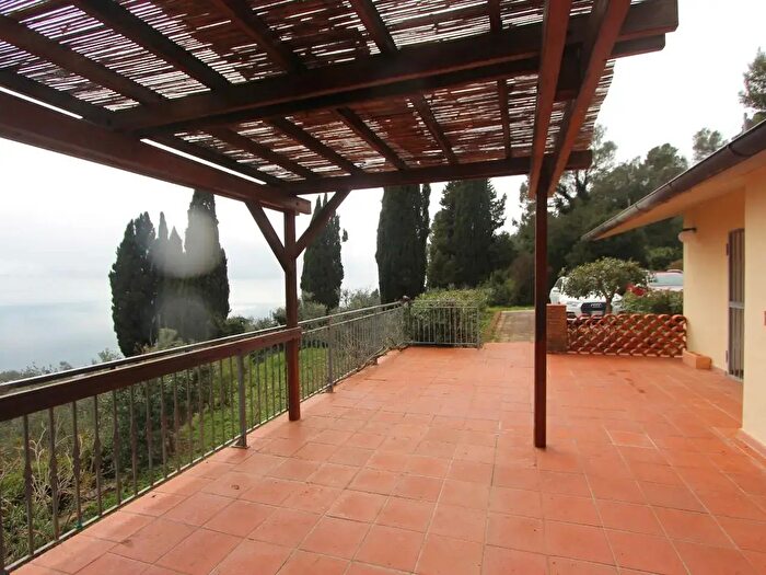 Casa quadrilocale in vendita in Lerici