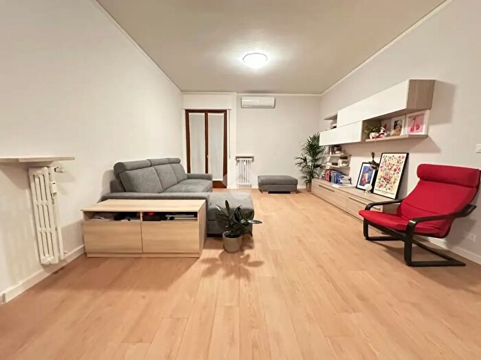 Appartamento trilocale in affitto in Via Prati, Verona