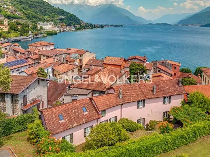 Casa con 6 locali in vendita in Gravedona ed Uniti