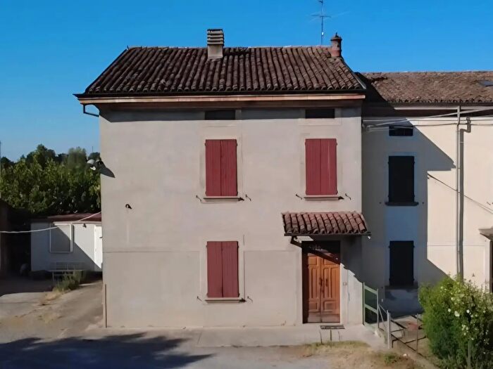 Casa con 9 locali in vendita in Strada Provinciale per Soragna, San Secondo Parmense