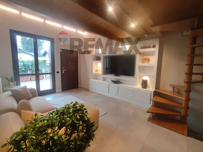 Casa trilocale in vendita in Via Leonardo da Vinci, Fino Mornasco