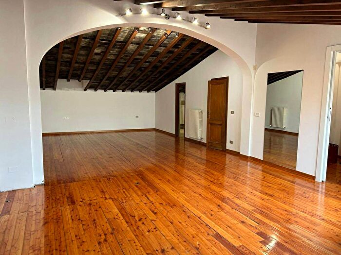 Appartamento quadrilocale in affitto in Borgo Ognissanti, Borgo Ognissanti Il Prato, Firenze