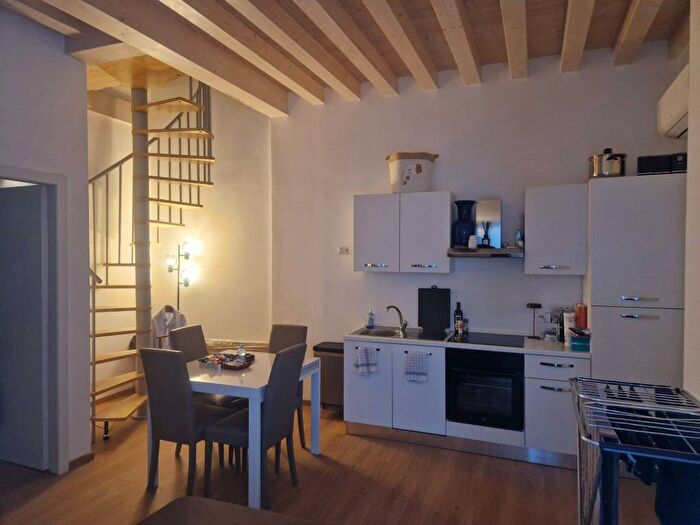 Appartamento trilocale in affitto in Via Michelangelo Buonarroti, Amendola Buonarroti, Milano