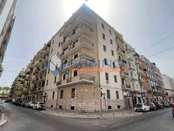 Appartamento trilocale in vendita in Via Pietro Ravanas, Bari