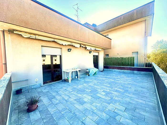 Appartamento quadrilocale in vendita in Via Nino Bixio, Caronno Pertusella