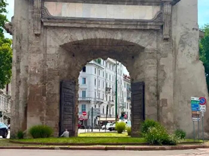 Appartamento quadrilocale in vendita in Corso di Porta Romana, Milano