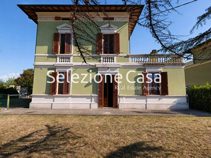Casa con 7 locali in vendita in Castelfranco Di Sotto