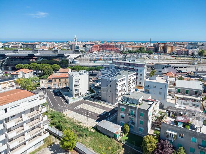Appartamento con 6 locali in vendita in Via Grotta del Cavallone, Pescara
