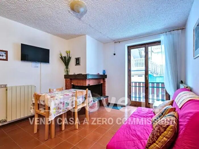 Appartamento bilocale in vendita in Via Cambrembo, Valleve