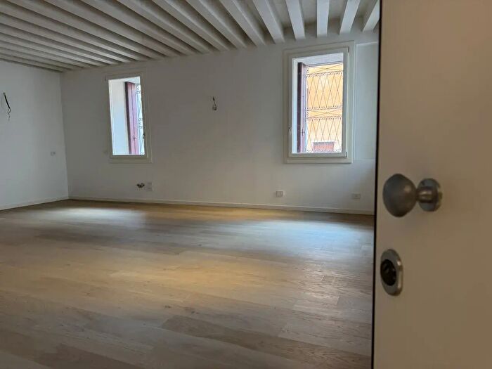 Appartamento con 6 locali in vendita in Via Verci, Bassano Del Grappa