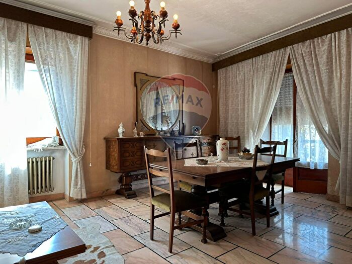 Appartamento con 7 locali in vendita in Viale Roma, Colli A Volturno