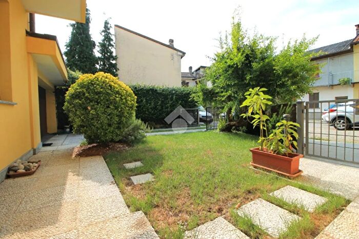 Casa quadrilocale in vendita in Via Istria, Cabiate