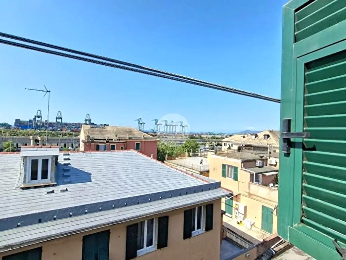 Appartamento trilocale in vendita in Via Gerolamo Ratto, Genova