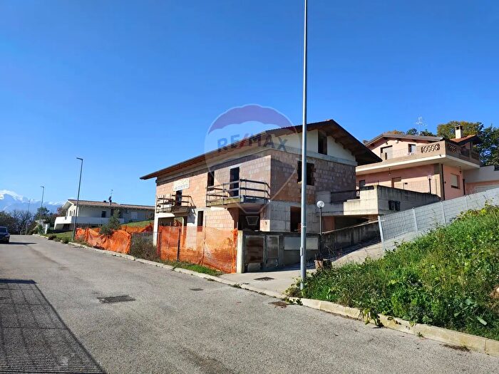 Casa con 11 locali in vendita in Via Giuseppe Garibaldi, Frisa