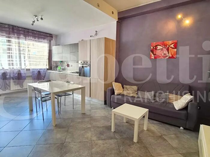 Appartamento trilocale in vendita in Via Porta Carini, Palermo