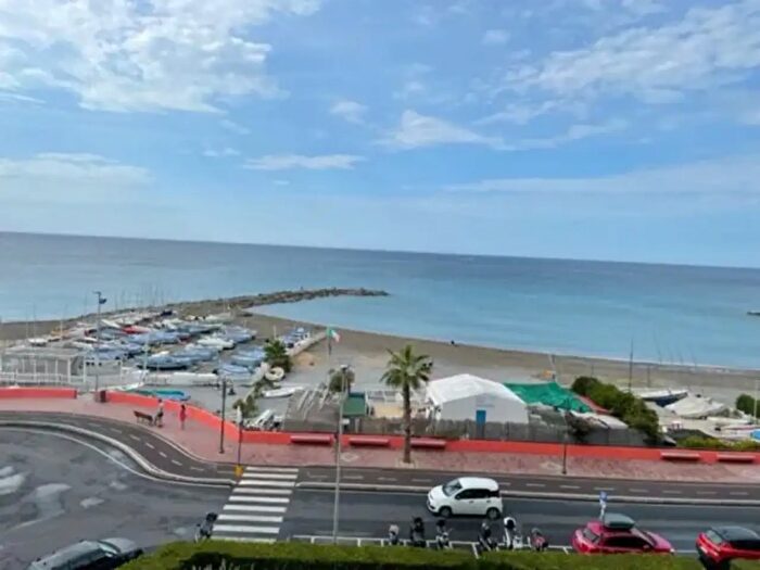 Appartamento bilocale in vendita in Lungomare Varaldo SNC, Ventimiglia