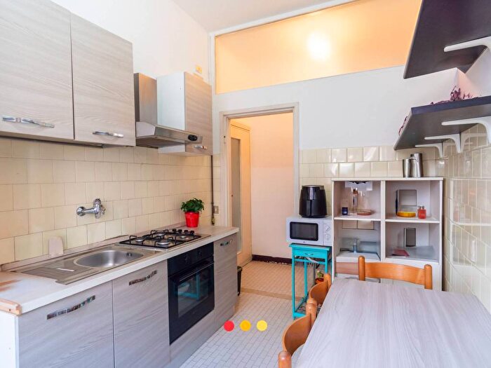 Appartamento trilocale in affitto in Via Guglielmo Corrado Röntgen, Bocconi, Milano