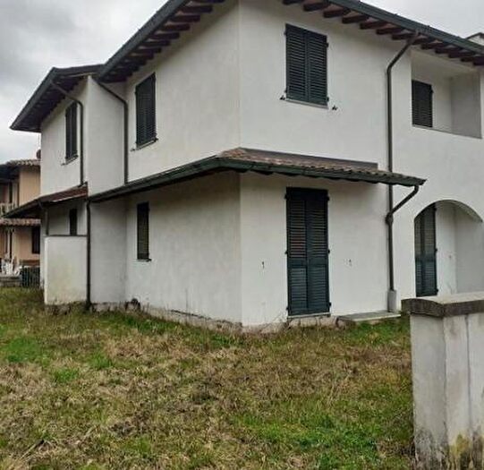 Casa con 6 locali in vendita in Via Pietro Funai, Barga