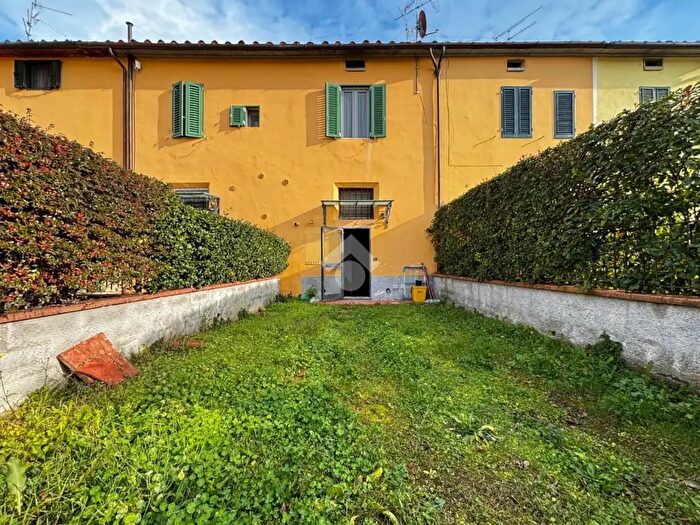 Casa bilocale in vendita in Via dei Barbi, Pistoia