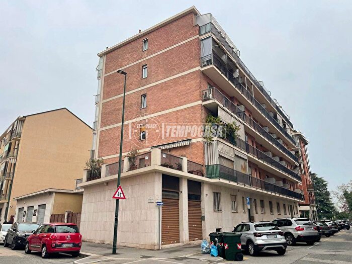 Appartamento trilocale in vendita in Via Rueglio, Torino