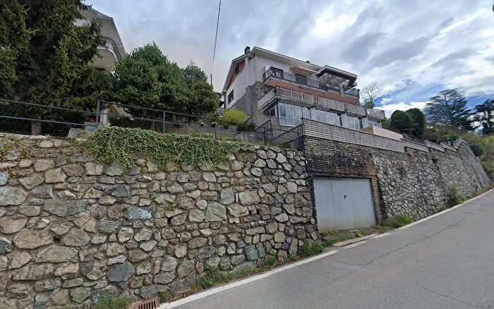 Casa con 11 locali in vendita in Regione Oviglia Inferiore, Lanzo Torinese