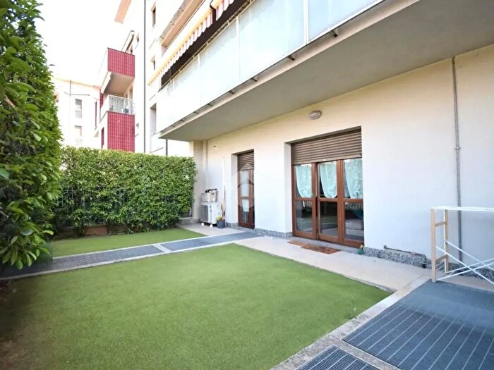 Appartamento trilocale in vendita in Via Umberto Giordano, Cologno Monzese