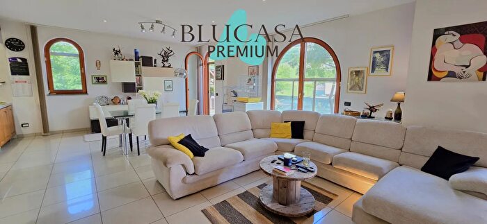 Casa trilocale in vendita in Via Mengozzi, Meldola