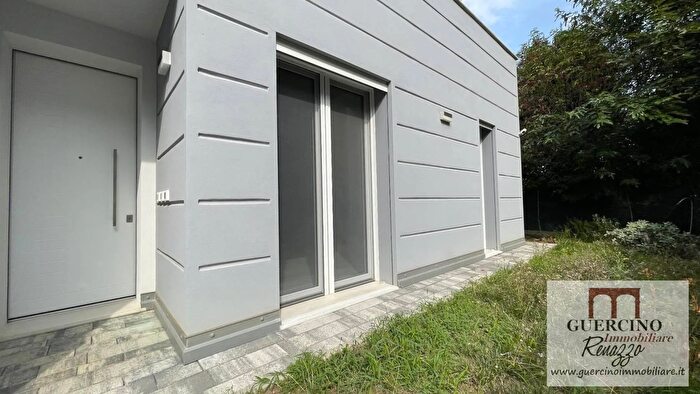 Casa con 6 locali in vendita in Via Chiesa Renazzo G Cento, Cento