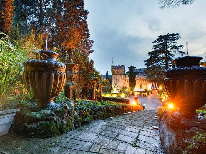 Casa con 6 locali in affitto in Via dei Due Ponti, Tomba di Nerone, Roma
