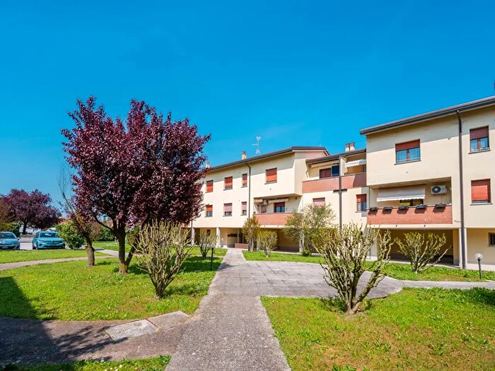 Appartamento bilocale in vendita in Via Galvani, Cento