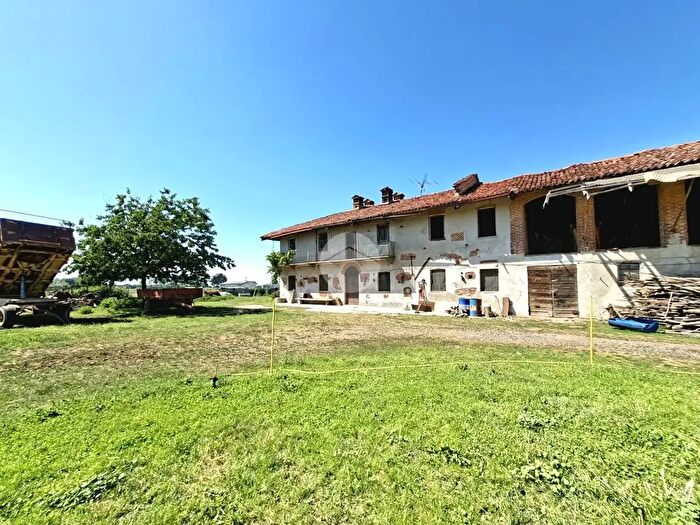 Casa quadrilocale in vendita in Strada Tetti Mattuda, Bra