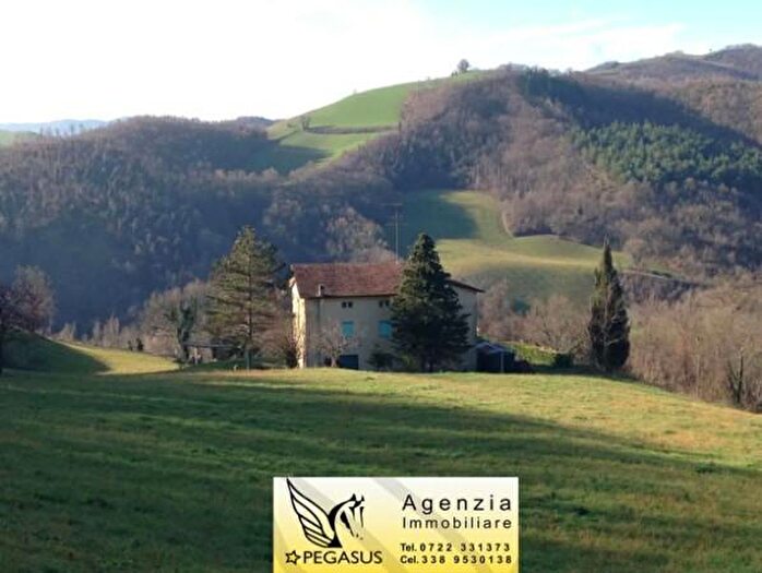 Casa con 6 locali in vendita in Piandimeleto