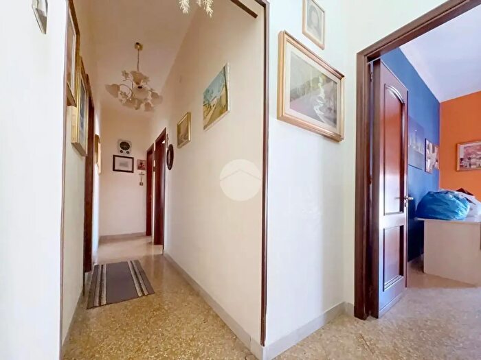 Appartamento trilocale in vendita in Via Manfredi Luigi, Palermo