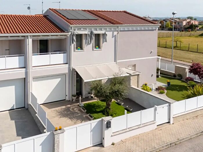 Casa quadrilocale in vendita in Via della Serenissima, Veronella