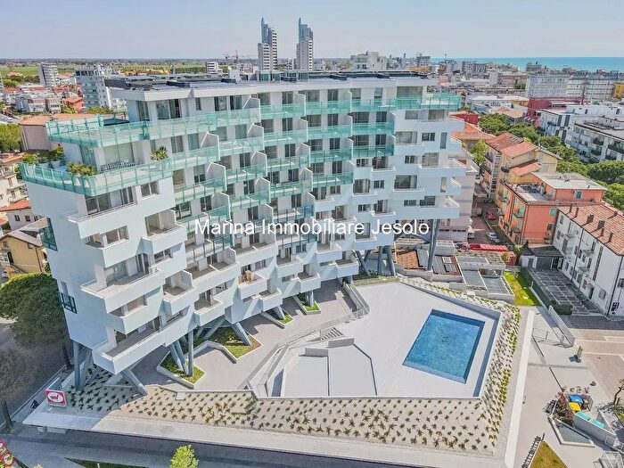 Appartamento trilocale in vendita in Via Andrea Bafile, Jesolo