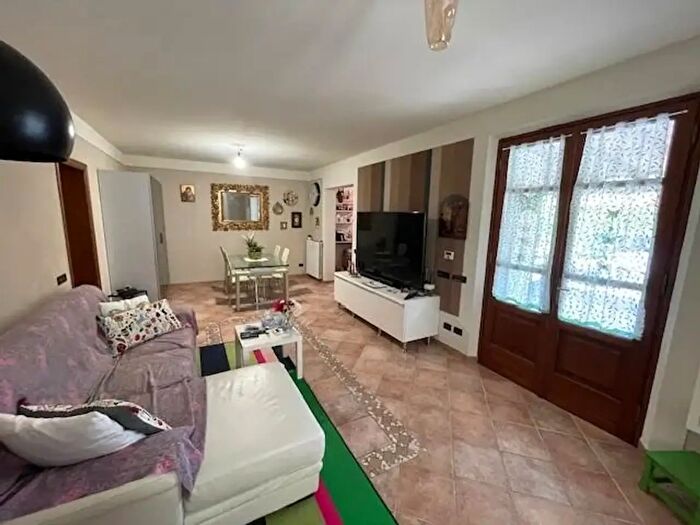 Casa con 5 locali in vendita in Vecchiano