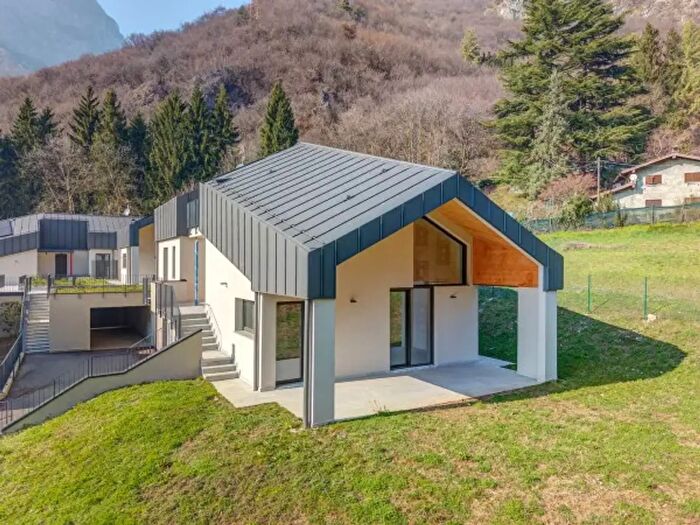 Casa con 5 locali in vendita in Lecco